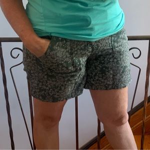 NWT Belted floral short can be rolled up